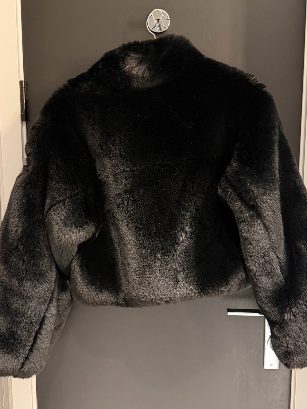 ALO Yoga Black Opulent Faux Fur Cropped Jacket - Picture 2 of 7